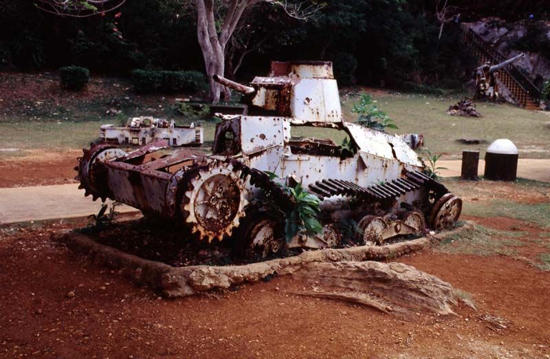 サイパン島に展示されている遺棄された日本軍の軽戦車（ゆんフリー写真素材集）