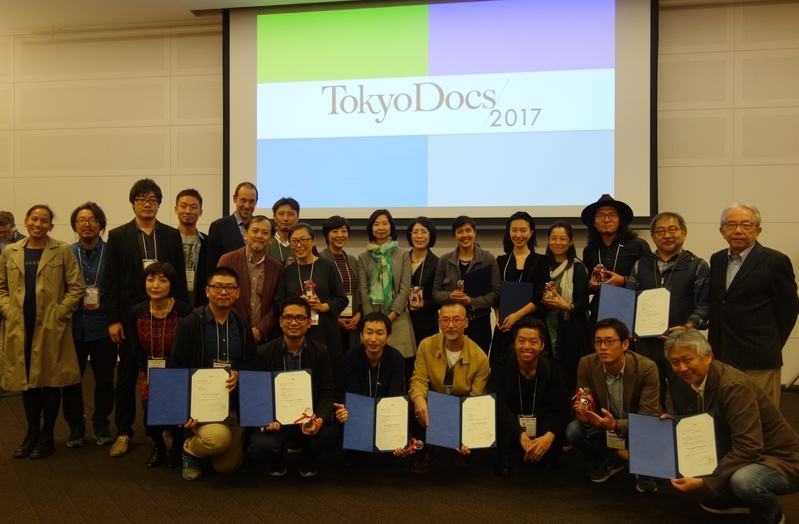 日本をはじめ海外から参加した受賞者と主催関係者ら。
