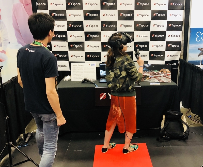 VRにスポーツを取り入れたワイスペースの月面「やり投げ」VR体験展示。