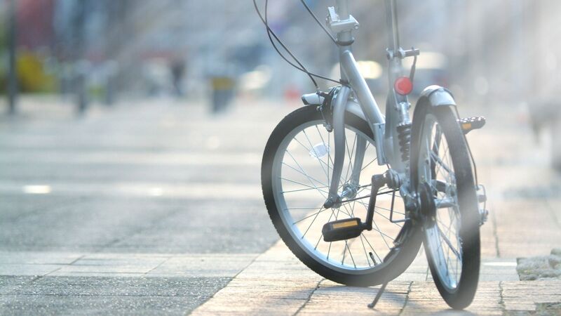 歩行者も自転車も自動車も邪魔 歩行者も自転車も自動車も邪魔