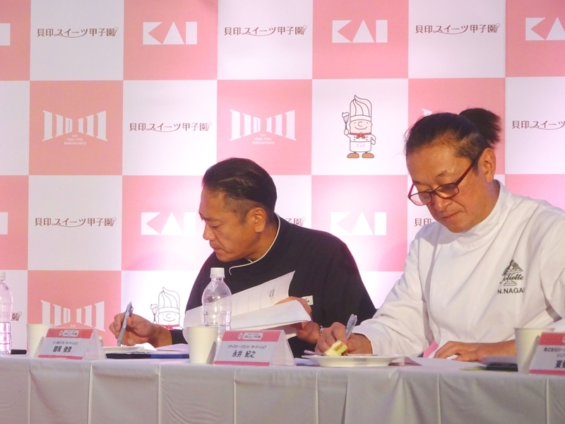 2018年9月開催の「第11回貝印スイーツ甲子園」決勝戦での審査の様子(筆者撮影)
