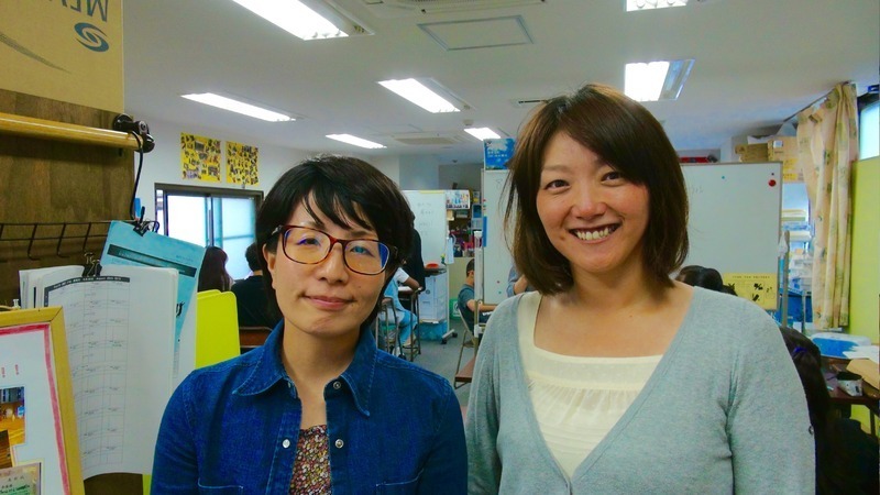 子ども日本語教室の田中さん（右）と福岡さん（左）