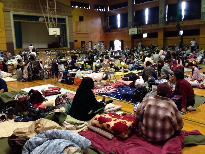 避難所の一つ熊本市立桜木中学校体育館の様子