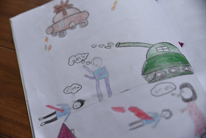 子どもたちが書いた絵の多くは戦争の様子