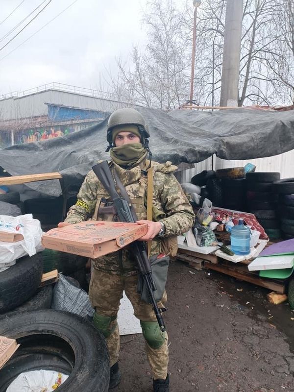 イリーナさんたちはロシア軍と戦う兵士たちにも食糧や医療物資などを届けている 撮影:Marianna