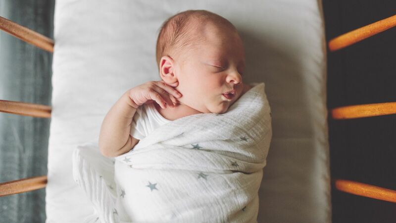 おくるみ はリスク それとも赤ちゃんが寝るのを助ける 歴史的な経緯を小児科医が解説 堀向健太 個人 Yahoo ニュース