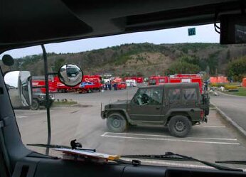 石巻運動公園には陸上自衛隊、海上自衛隊、全国の消防団が集まっていた(著者撮影)