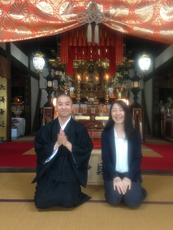 松島靖朗さん（左）と著者（2016年5月19日著者撮影、奈良・安養寺にて）