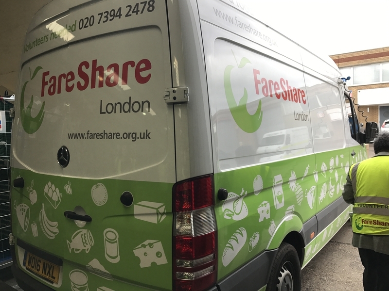 イギリス最大のフードバンク、FareShare(フェアシェア)の車両(2017年2月23日、筆者撮影)