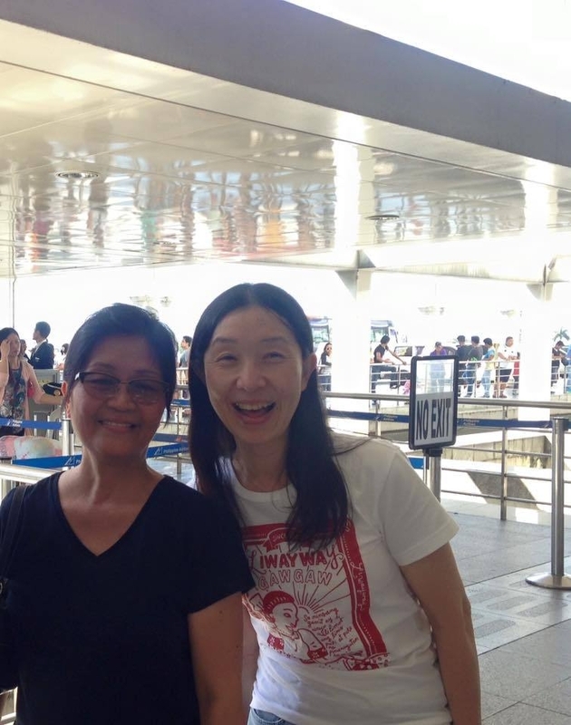 2016年、フィリピン・マニラの空港で、Lyn（左）と筆者（右）（知人撮影）