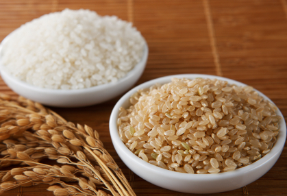 稲穂と玄米と白米（画像：iStock）