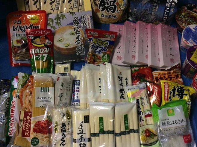 2016年6月に実施したフードドライブで集まった食品の一部（撮影：谷田部千春）