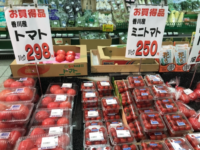 ショッピングストア今川の野菜売り場。地元、香川県産のものが並ぶ（筆者撮影）