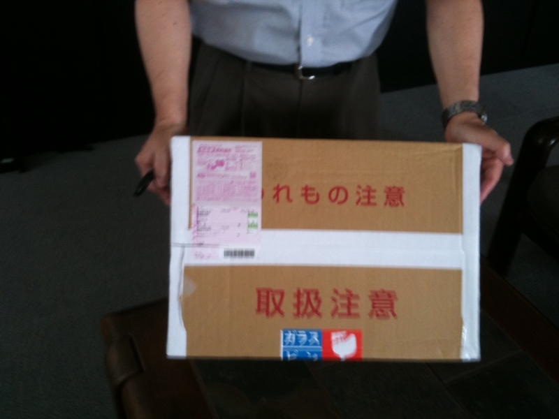 東日本大震災発生時、知人の、株式会社ヘルシーパスの社長、田村忠司さんが寄贈してくださり、石巻専修大学に届けた。口内炎や皮膚炎が発生しているということで、とても喜ばれた（筆者撮影）