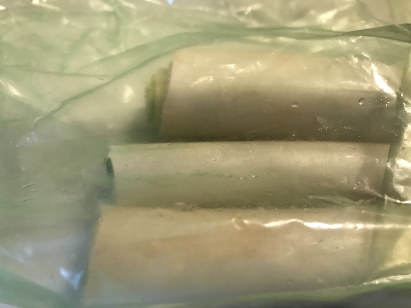 長ネギは、先に傷みやすい緑の部分を使い、白い部分は野菜保存用袋へ入れておく(筆者撮影)