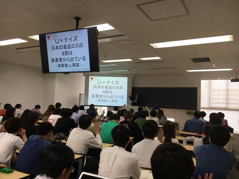 2018年5月16日、東洋大学経済学部での「世界と日本の食品ロス」講義風景(佐野聖香先生撮影)