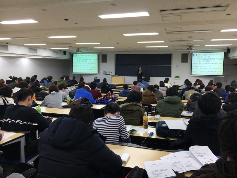 2018年5月16日、東洋大学経済学部での「世界と日本の食品ロス」講義風景(佐野聖香先生撮影)