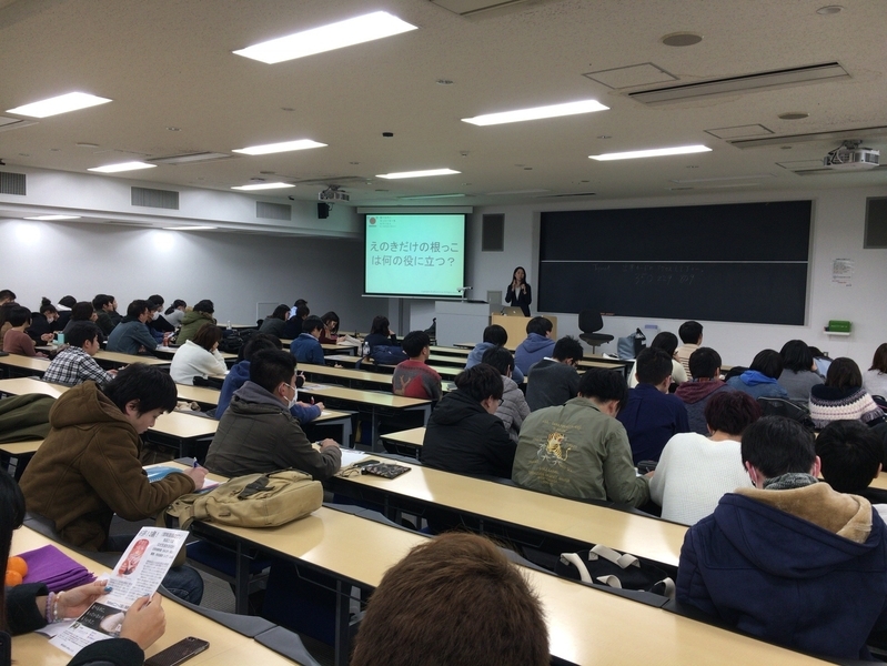 2018年5月16日、東洋大学経済学部での「世界と日本の食品ロス」講義風景(佐野聖香先生撮影)