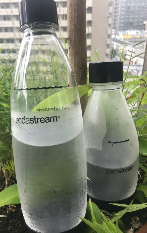 炭酸水を作る機械に付属している2種類のボトル（筆者撮影）