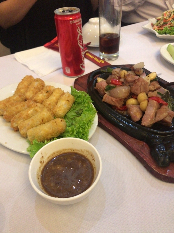 ベトナム国立農業大学で出される食事の一例（筆者撮影）