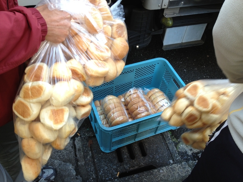 セカンドハーベスト・ジャパン（2HJ）から東京都の山谷（さんや）へ寄付されるパン（筆者撮影）