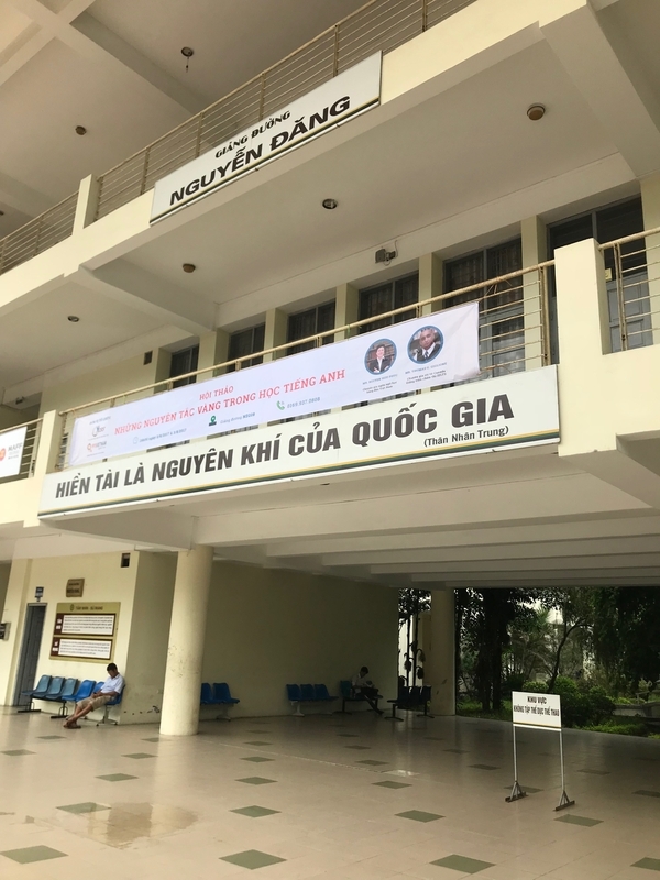ベトナム国立農業大学。今回、この建物の3階で講義が開講された（筆者撮影）