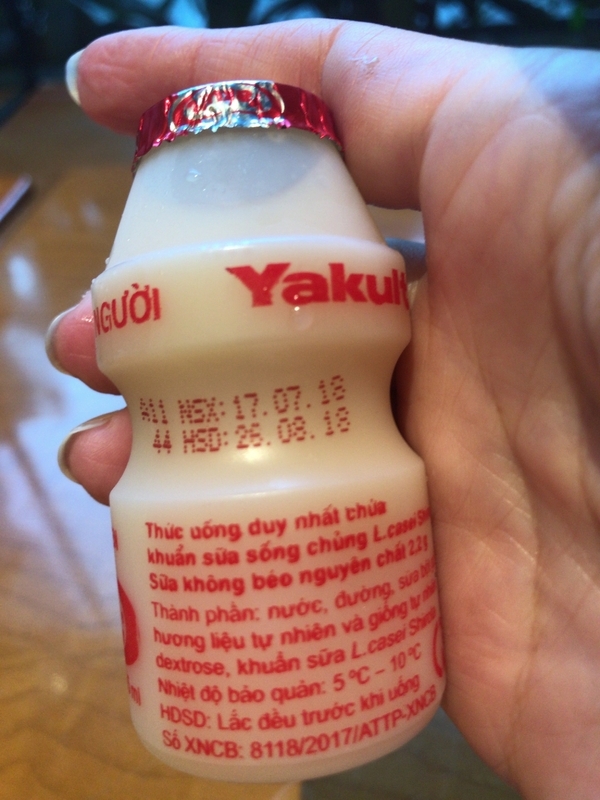 ホテルの朝食ビュッフェで出されたヤクルト(筆者撮影)