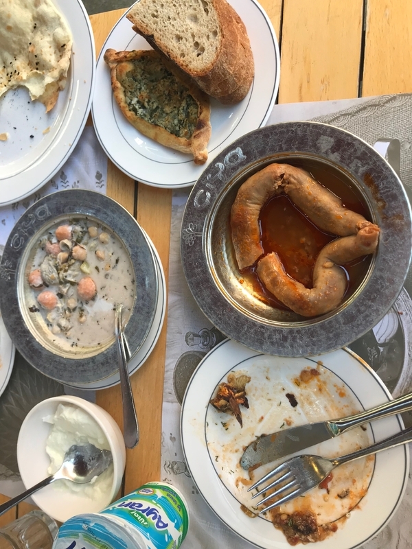 トルコ・イスタンブールで注文した食事（筆者撮影）