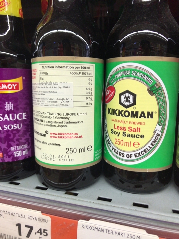 トルコのスーパーで販売されているキッコーマンの醤油（筆者撮影）
