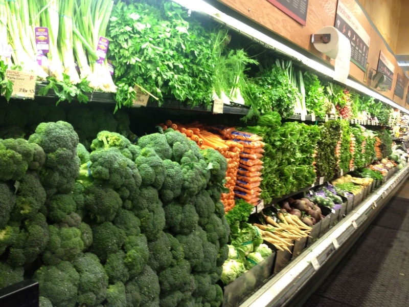 米国・シカゴのホールフーズマーケットに並ぶ野菜（筆者撮影）