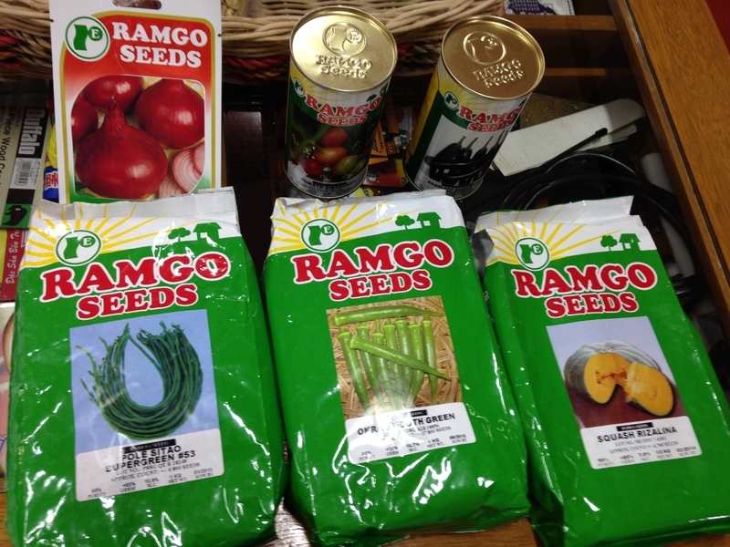 2013年フィリピン・レイテ島台風の支援物資として寄付された農産物のタネ（筆者撮影）