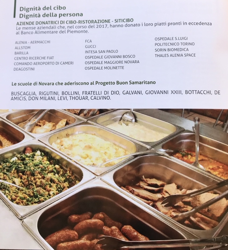 フードバンク「バンコ・アリメンターレ」の2017年度活動報告書。ビュッフェの料理を寄付した企業が掲載されている（筆者撮影）
