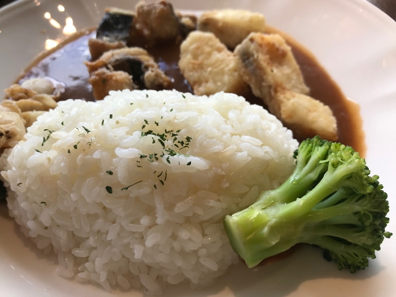 京大「カンフォーラ」の「シーフードカレー」（筆者撮影）