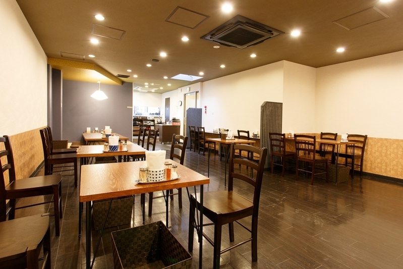 佰食屋 肉寿司の店(佰食屋提供)