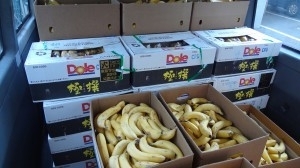 2013年2月のマラソン大会でランナーに提供され、余ったバナナは数万本に及んだ。東京では、当時、フードバンクが回収し、有効活用していた（フードバンク提供）