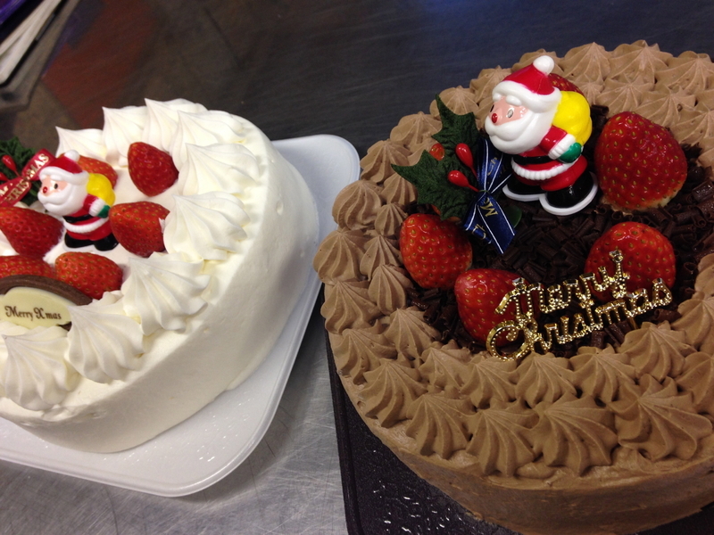 フードバンク勤務時代、寄付されてきたクリスマスケーキ。流通ルートに乗らないクリスマスケーキを寄付してくれる企業は、日本全体のうち、ごく少数に限られる（筆者撮影）