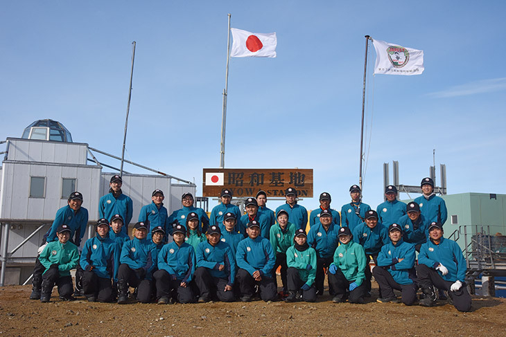 樋口さんと渡貫さんが派遣された第57次日本南極地域観測隊（国立極地研究所HP「昭和基地NOW！！」2016年2月27日付より）