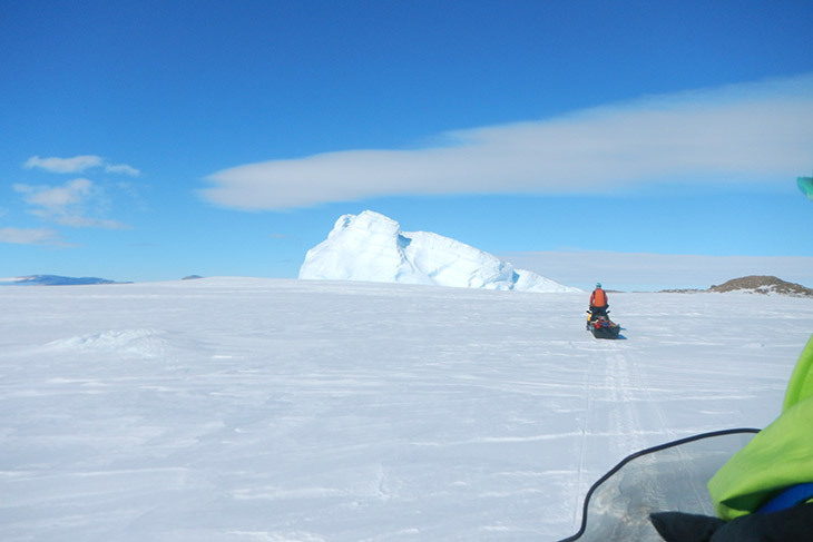 毎年、氷山を採取し、主に広報活動に活用する（国立極地研究所HP「昭和基地NOW！！」2016年11月18〜19日付より）