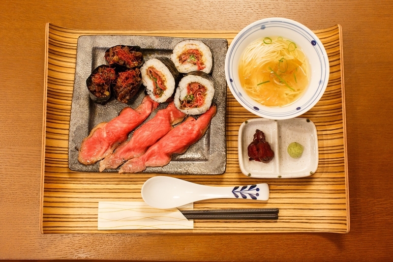 肉寿司定食(中村さん提供)