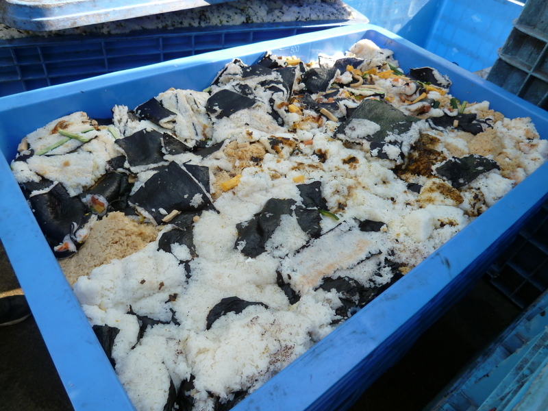 出荷さえされず、大量に処分される、食べられなかった恵方巻き(日本フードエコロジーセンター提供)