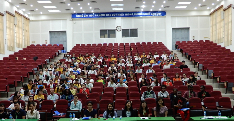 2019年6月24日、ベトナム王立農業大学での講義。前列右から3人目が筆者（ASEAN事務局撮影）