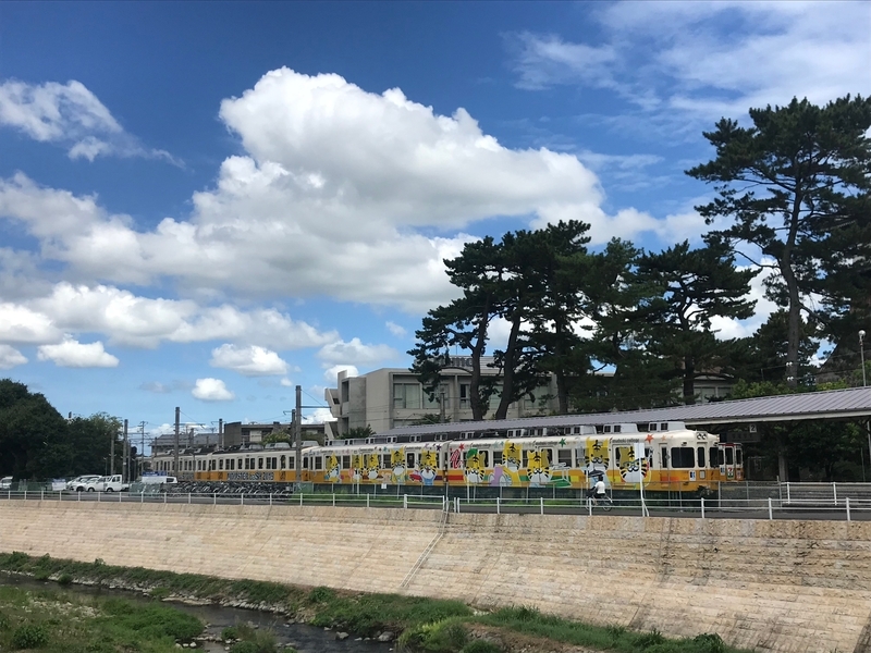香川県を走る電車の風景（筆者撮影）