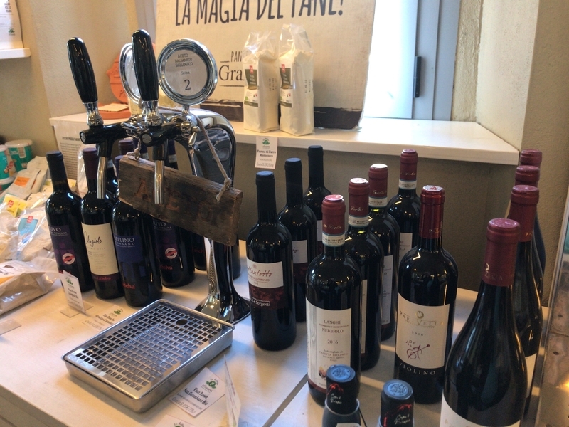 量り売りのワイン（イタリアのeffecotra）（筆者撮影）