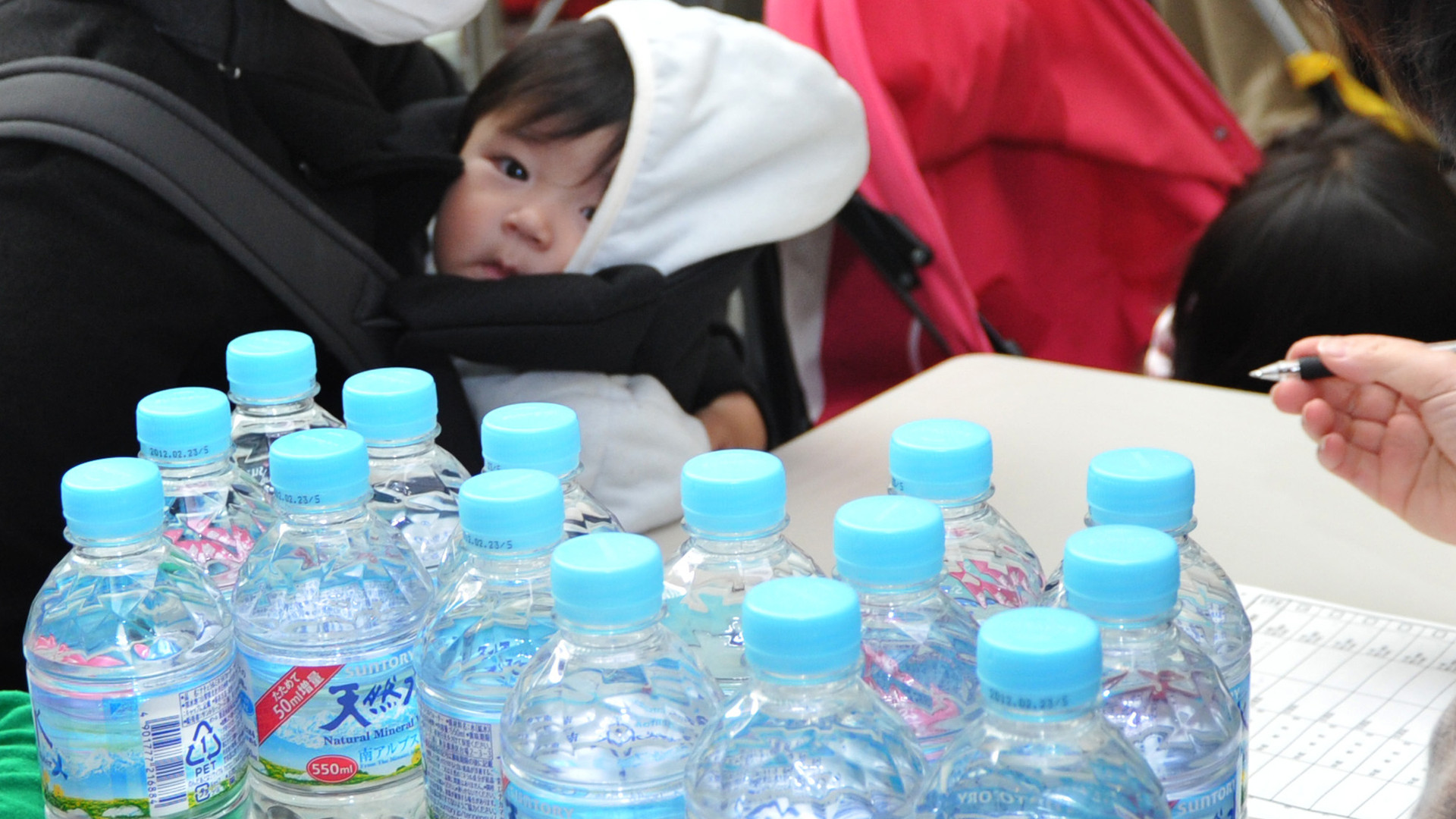 警視庁が 飲料水としてダメ とした水は飲用可能 ペットボトル水の賞味期限は飲めなくなる期限ではない 井出留美 個人 Yahoo ニュース