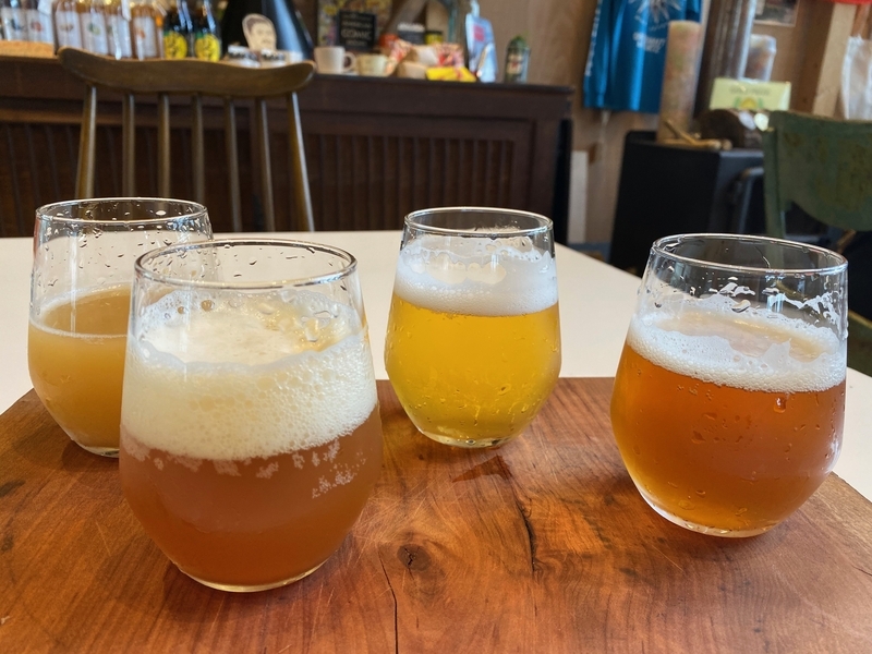4種類のクラフトビールを飲み比べできる（筆者撮影）