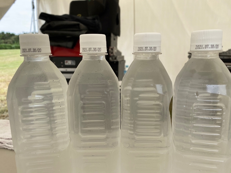 ペットボトルの水の賞味期限は内容量が担保できる期限(筆者撮影)