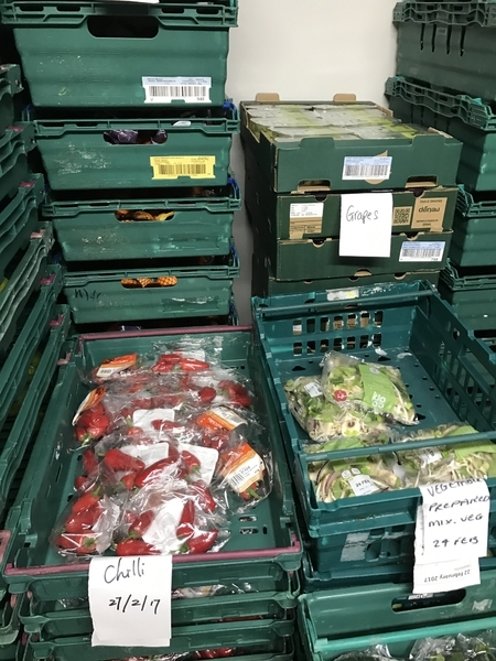 2017年、イギリスのフードバンク「Fare Share」に運ばれた生鮮食品（筆者撮影）