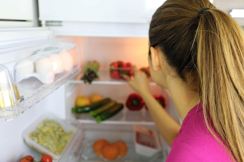 冷蔵庫は奥が見えるくらい、入れる量は全体の7割ぐらいにおさめると管理しやすい（写真：PantherMedia/アフロイメージマート）