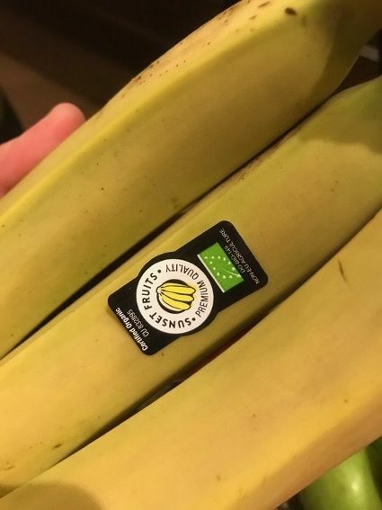 スウェーデンのセブン-イレブンで販売されている、認証マークのついたバナナ（筆者撮影）