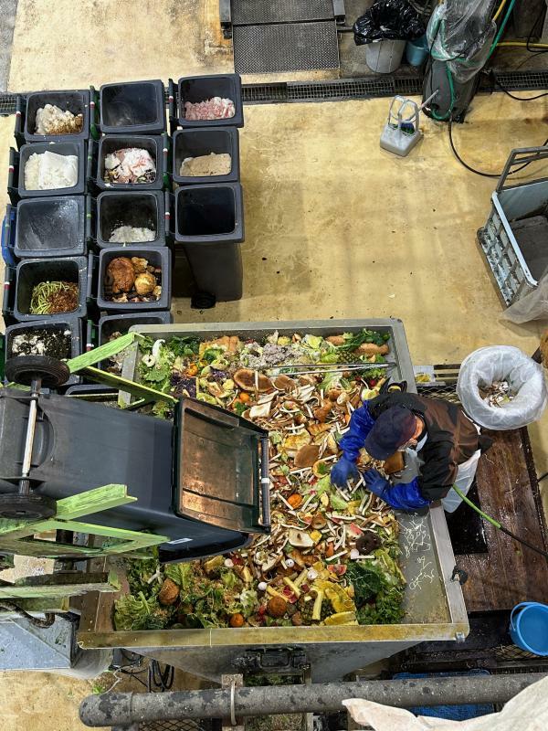 日本フードエコロジーセンターでリサイクル処理される食品ロス（筆者撮影）